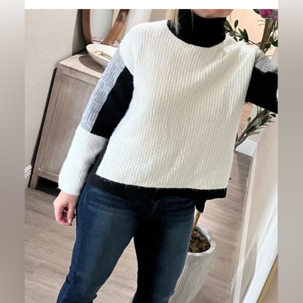 Cliché S weater   White and Black